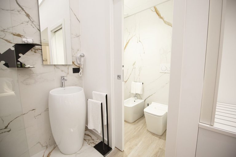 Bathroom 5, Mazzini Palace, Catania
