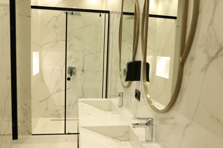 Bathroom 4, Comfort Suites, Kavajës