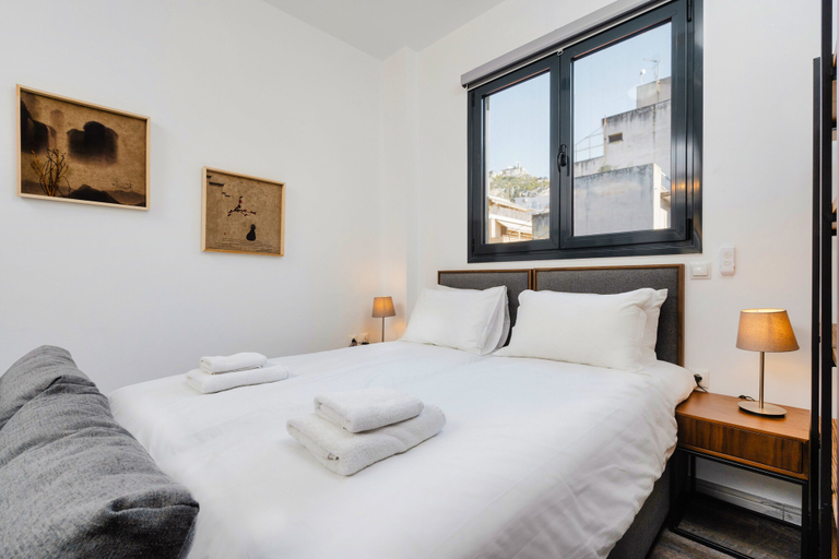 Bedroom 3, Sanders Home Suites - Cheerful Downtown Studio, Attica