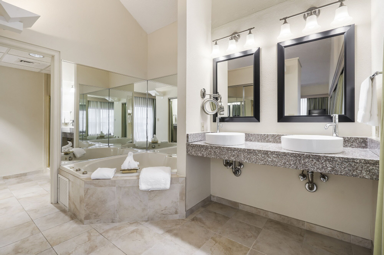 Bathroom 14
