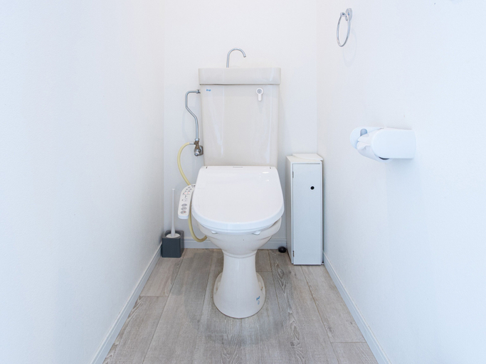 Bathroom 3, Reality Hakata 2, Fukuoka