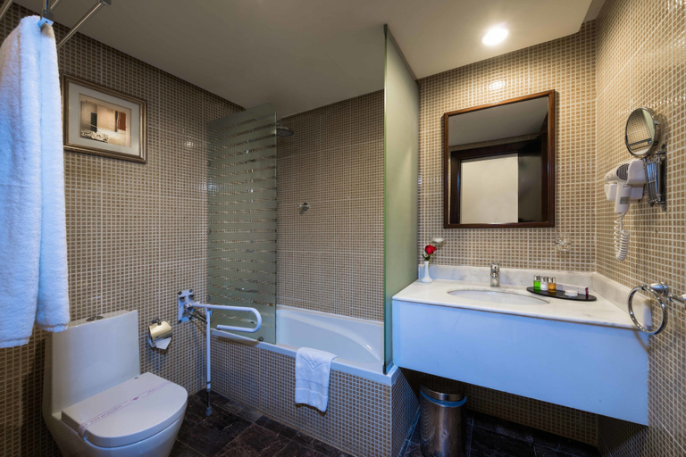 Bathroom 5, Boudl Rass
