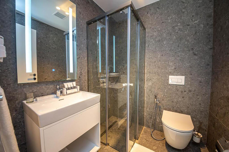 Bathroom 3, Azure Inn Hotel, Sarandës