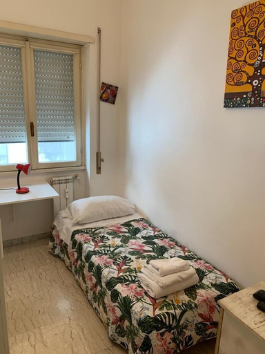 Bedroom 3, 4 Season B&B Roma, Rome