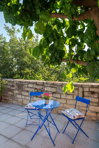 Others 4, Zen Home, Crete