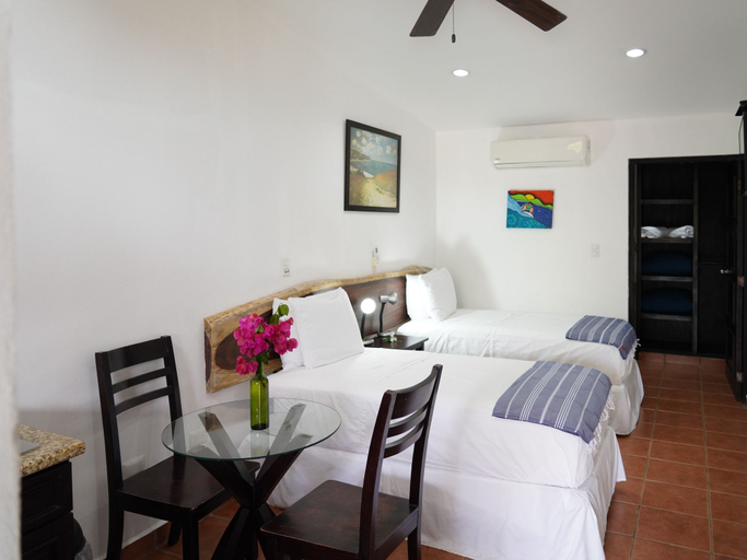 Bedroom 3, Hotel Ingigante, Tola