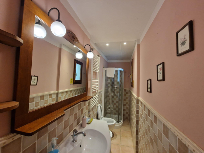 Room 2, Mezzo 8 in Firenze With 2 Bedrooms and 1 Bathrooms, Florence