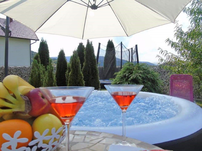 Food & Drinks 4, Holiday Home Green Gold, Brinje