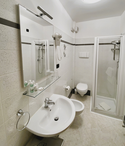 Bathroom 5, Hotel Alle Porte, Trento