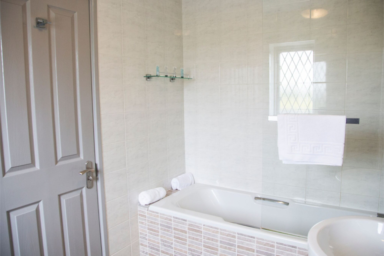 Bathroom 4, The Throckmorton, Warwickshire