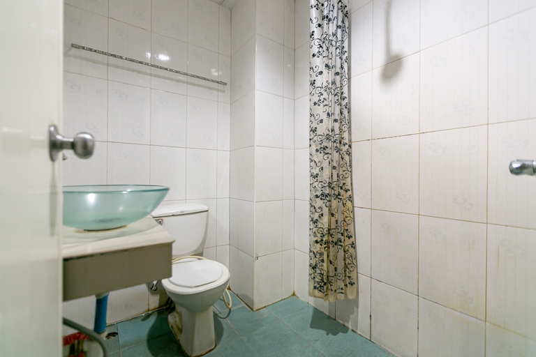 Bathroom 5, Deeden Pattaya Resort, Pattaya