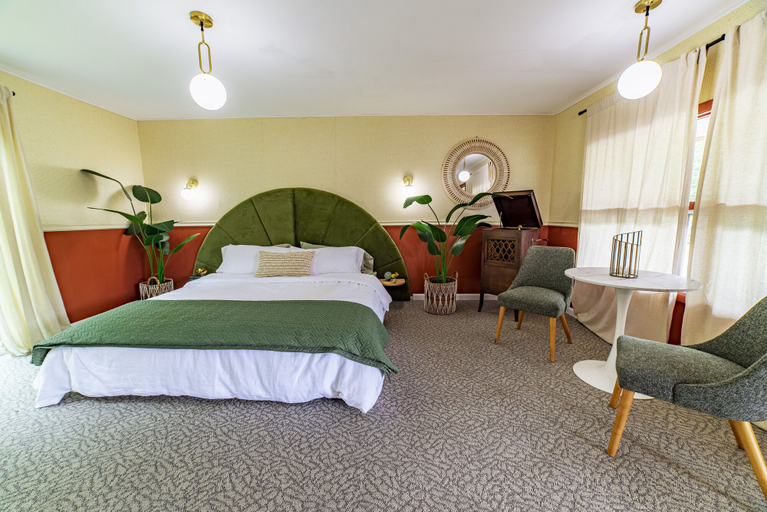 Bedroom 3, The Springs Motel, Berkshire