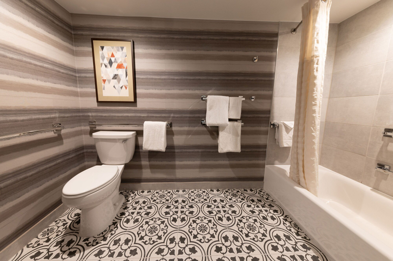 Bathroom 4, Embassy Suites by Hilton Phoenix Biltmore, Maricopa