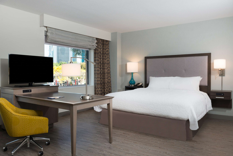 Bedroom 3, Hampton Inn & Suites Miami Wynwood Design District, Miami-Dade