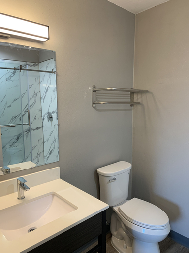 Bathroom 5, Motel 6 San Diego Airport - Harbor, San Diego