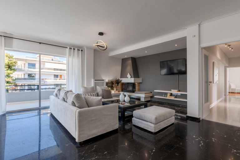 Room 5, Elegant 3 Dbrm apt iin the Heart of Glyfada, Attica