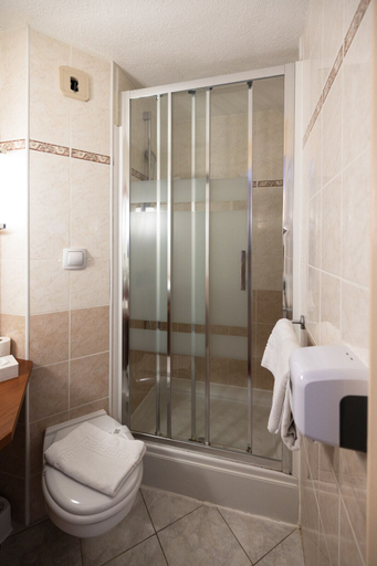 Bathroom 4, Kyriad Chateauroux, Indre