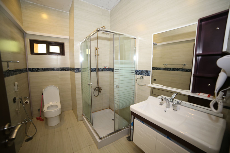 Bathroom 4, Chinar Family Resort, Rawalpindi