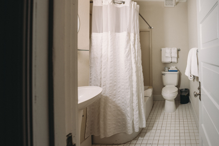 Bathroom 4, Hotel Colorado, Garfield