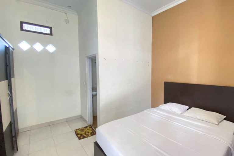 Bedroom 5, RedDoorz Syariah @ Jalan Jendral Sudirman Pekanbaru, Pekanbaru