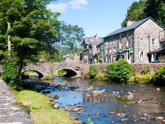 Exterior & Views 2, Coach House, Gwynedd