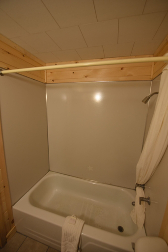 Bathroom 5, Apple Blossom Boutique, Cheboygan