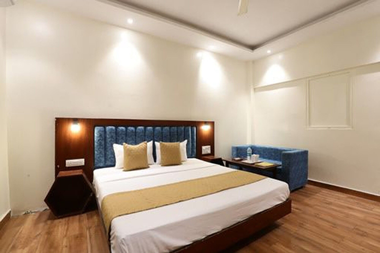 Hotel Amrit, West