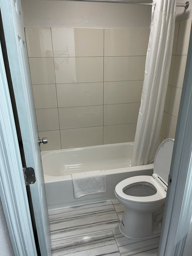 Bathroom, Royal Inn, Bradley
