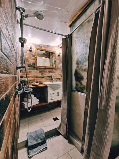Bathroom 4, Casa di Portou No3, Crete