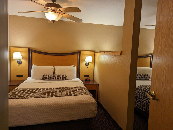 Bedroom 3, Tundra Lodge, Brown