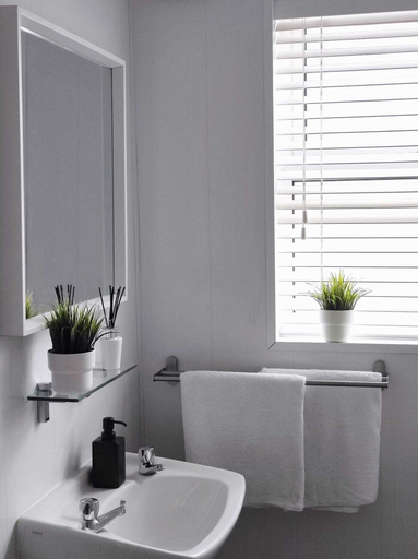 Bathroom 4, Dunluce Park - Portrush by the Sea, Causeway Coast and Glens