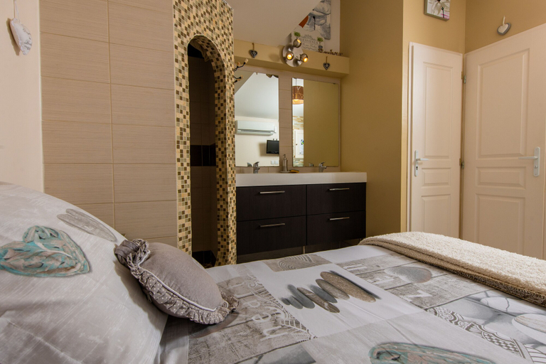 Bedroom 3, Gite De la Sueur au Bonheur, Bouches-du-Rhône