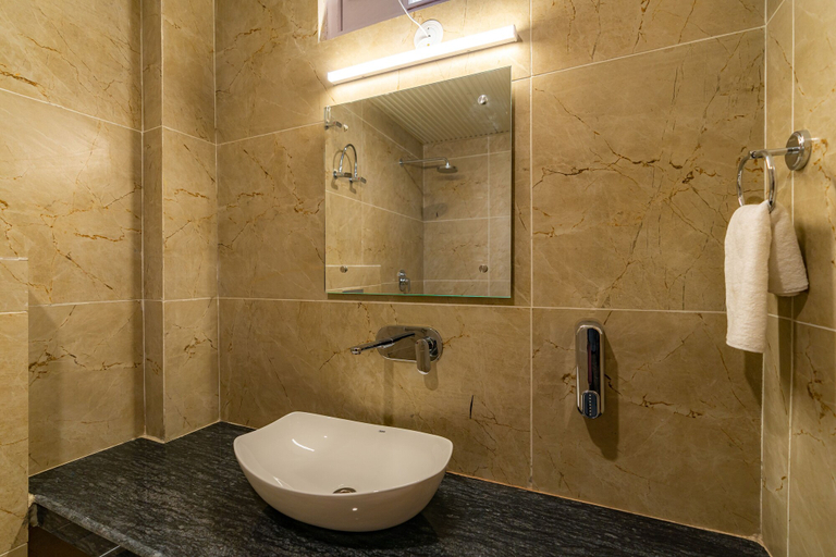Bathroom 5, The Social Stays Manali, Kullu