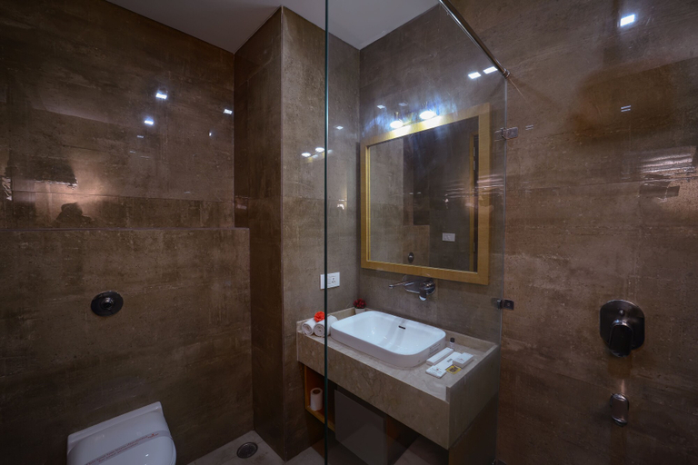 Bathroom 4, Wingston A TreeHouse Hotel Barsana, Mathura