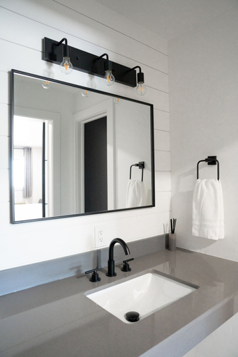 Bathroom 3, The Nordic Inn, Valley