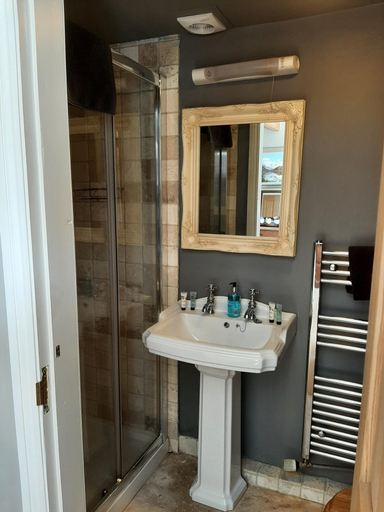 Bathroom 4, Coach House, Gwynedd