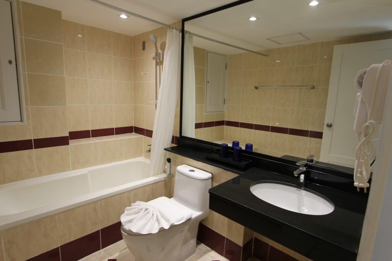 Bathroom 5, Coco Beach Hotel Jomtien Pattaya, Pattaya