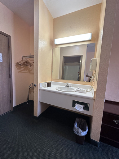 Bathroom 5, Highland Inn Peculiar, Kansas City