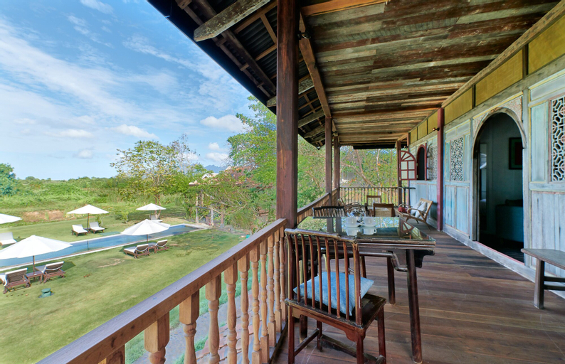 Exterior & Views 24