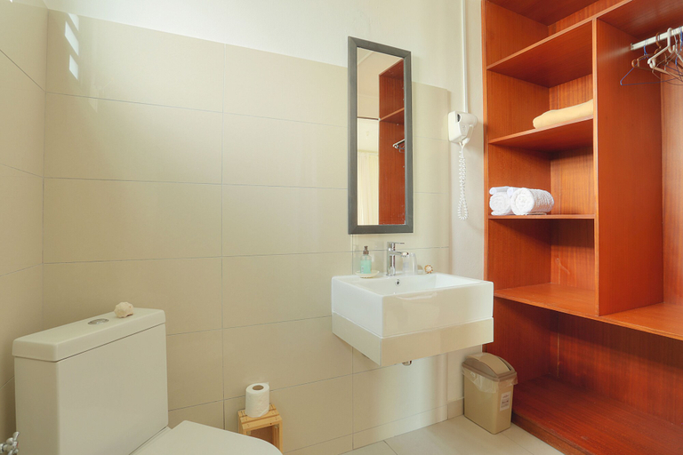 Bathroom 4, Auberge SeaFever
