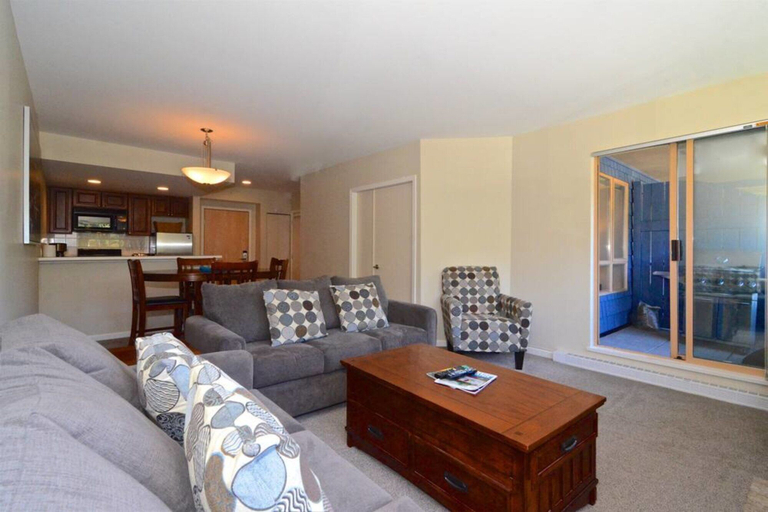 Others 5, Whistler Village - Pool - Hot tub - Walk to Lifts, Squamish-Lillooet