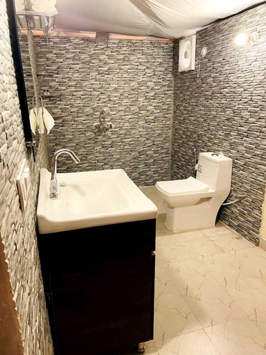 Bathroom 3, Kabeela Tashree Resort, Nainital