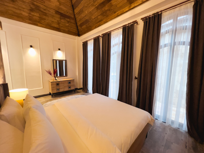Room 4, Arborea Hotel, Arsin