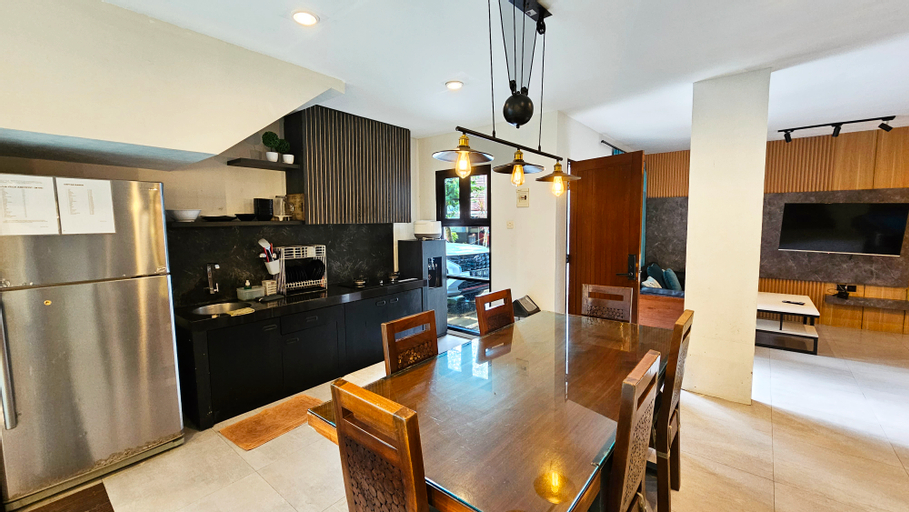 Dining Room 24