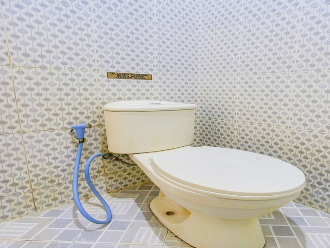 Bathroom 4, OYO 90659 Griya Tentrem Syariah, Bandar Lampung