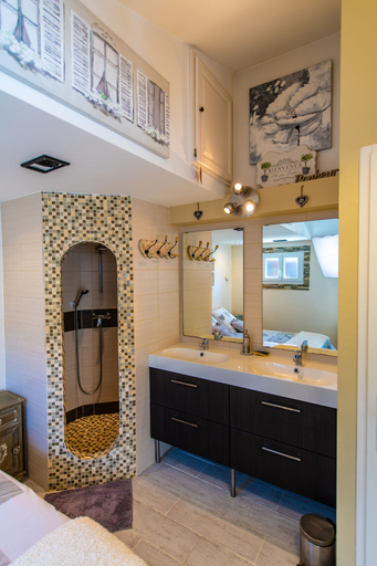 Bathroom, Gite De la Sueur au Bonheur, Bouches-du-Rhône