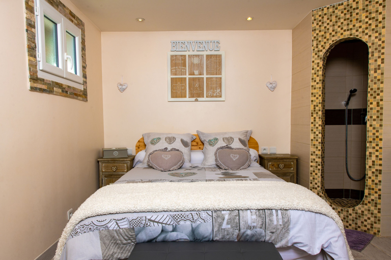 Bedroom 2, Gite De la Sueur au Bonheur, Bouches-du-Rhône