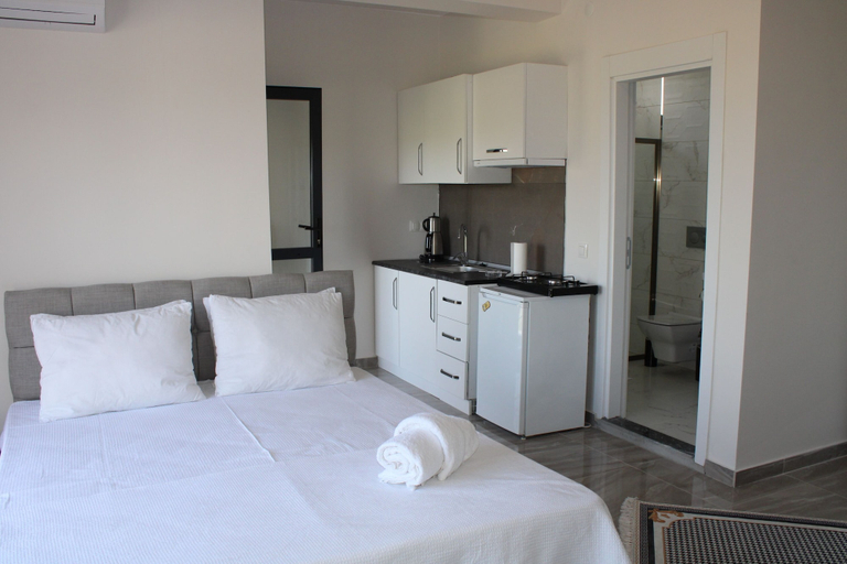 Bedroom 3, Capo Calaberno Aparts, Karaburun