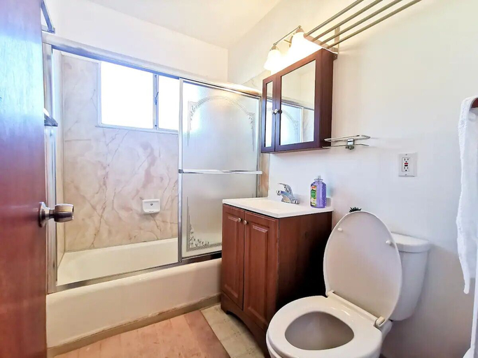 Bathroom 3, Comfy 2BR 1Bath Apartment near HWY580-80, Contra Costa