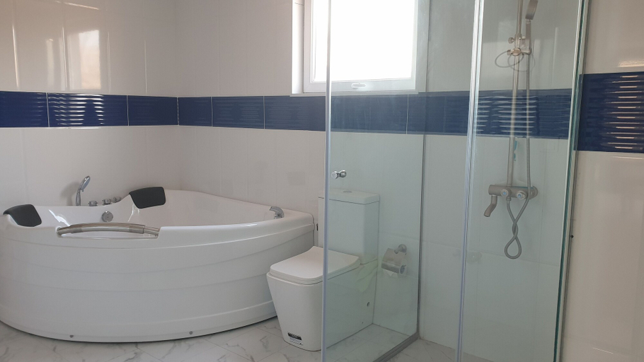 Bathroom 4, Areni Lodge
